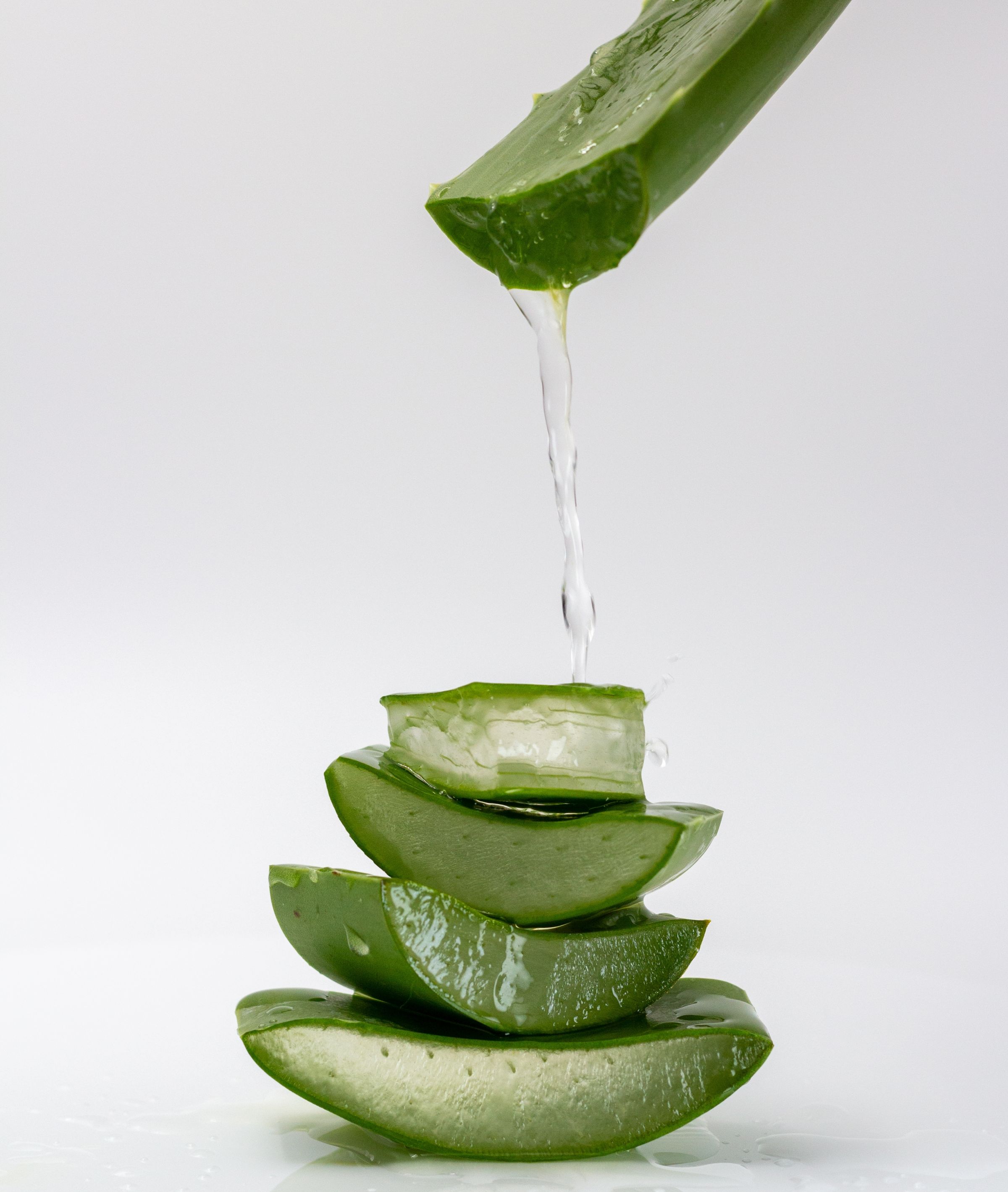 Infundido con aloe vera, reduce el enrojecimiento y la inflamación en el canal auditivo. Proporciona una limpieza suave y cómoda.